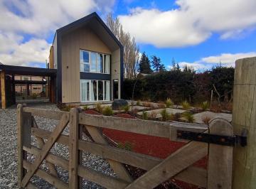 Casa · 70m² · 4 Ambientes · 1 Cochera · Casa/ph Venta en Dina Huapi