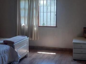 Casa · 64m² · 3 Ambientes · 2 Cocheras · Alquiler