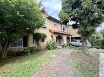 Casa · 180m² · 6 Ambientes · 3 Cocheras · Casa en Venta Temperley 6 Ambientes