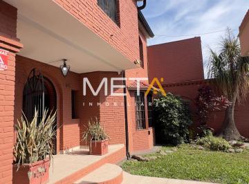 Casa de 10 ambientes, San Miguel de Tucumán · Casa de Categoría en Venta – San Martín 2700