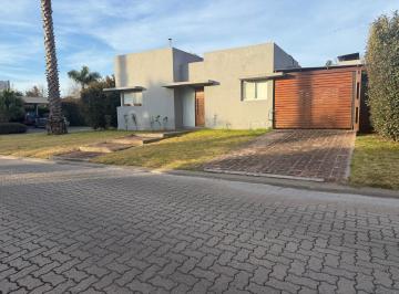 Casa · 50m² · 2 Ambientes · Casa en Funes