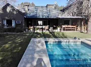contrafrente · Venta Casa Barrio San Manuel, Pilar 5 Dorm.