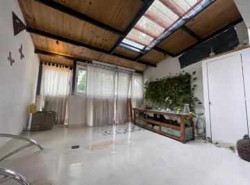 Casa · 320m² · 5 Ambientes · 3 Cocheras · Casa en Lanús