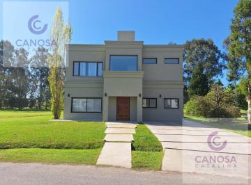 Casa · 225m² · 5 Ambientes · 2 Cocheras · Venta Casa Barrio Privado El Ombu