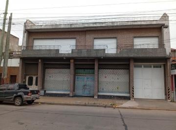 Local comercial 260m² Alquiler Lanús Este · En Alquiler Local Comercial de Aprox. 260 m con Vidriera y Deposito en Lanus