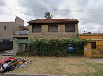Casa · 202m² · 3 Ambientes · 1 Cochera · Venta Terreno 10 X 35 Zona Multifamiliar
