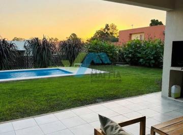 Casa · 110m² · 4 Ambientes · 1 Cochera · Apto Credito Casa con Pileta - Casas de Santa Guadalupe Pilar del Este