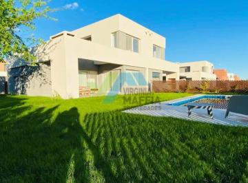 Casa · 110m² · 4 Ambientes · 1 Cochera · Apto Credito Casa con Pileta - Casas de Santa Guadalupe Pilar del Este