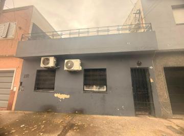 Casa de 3 ambientes, Avellaneda · Casa en Venta - Oportunidad de Inversión!