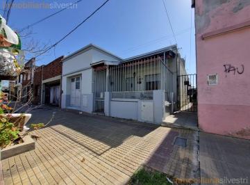Casa · 240m² · 4 Ambientes · 1 Cochera · Brasil Entre Independencia y Bossinga - Casa en Alquiler