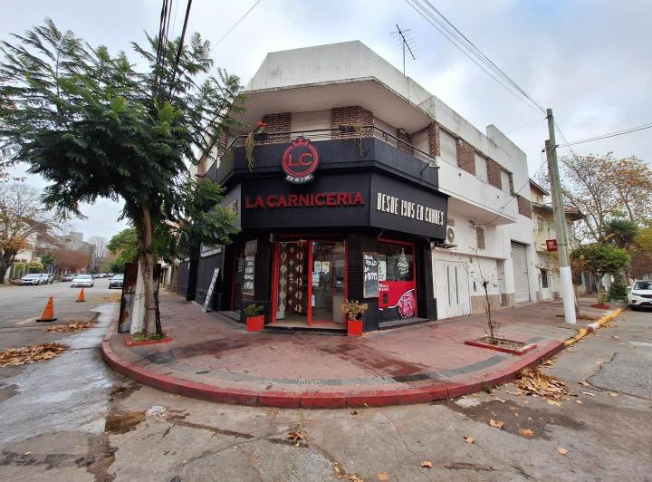 Local comercial · 689m² · 4 Ambientes · 2 Cocheras