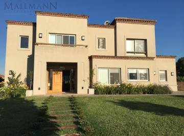 Casa · 1m² · 6 Ambientes · Alquiler Temporario Casa 3 Dorms en Suite en Pilará Barrio La Calesa