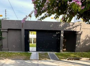 Casa · 203m² · 5 Ambientes · 1 Cochera · Vendo Casa en Villa Centenario