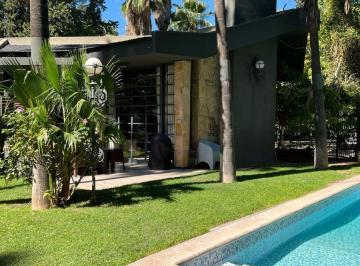 Casa · 400m² · 5 Dormitorios · 4 Cocheras · Casa en Parque Las Colinas