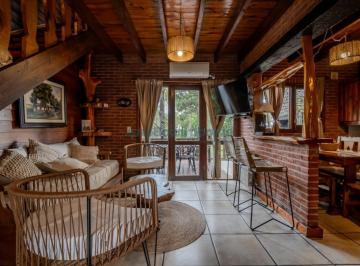 Quinta vacacional · 126m² · 3 Ambientes · 1 Cochera · Alquiler Cabaña en Carilo - Ref 4026