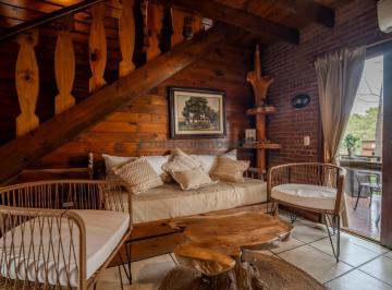 Quinta vacacional · 126m² · 3 Ambientes · 1 Cochera · Alquiler Cabaña en Carilo - Ref 4026