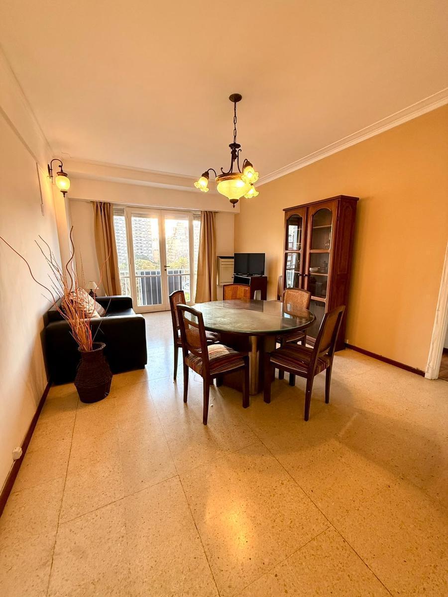 Departamento de 3 ambientes con dependencia frente a Plaza Colón