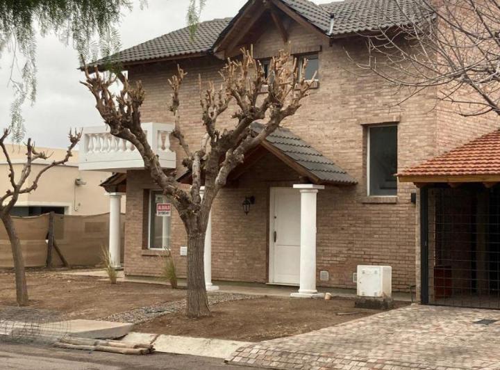 Casa · 160m² · 3 Ambientes · 1 Cochera