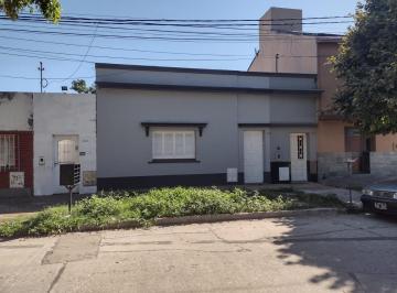 Casa · 55m² · 3 Ambientes · Royo Inmobiliaria Alquila Casa - Roma