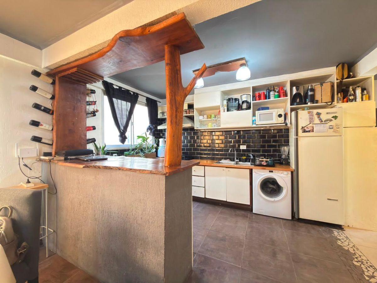 Venta: Departamento de 4 Ambientes al Frente con Balcón Aterrazado – Centro