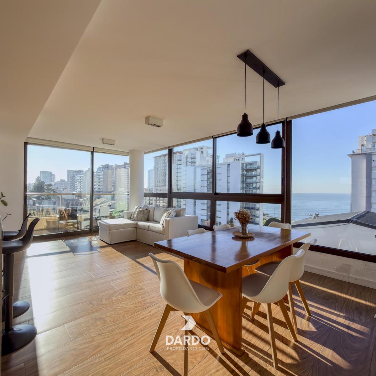 Departamento 3 ambientes con vista al mar, balcón a la calle, cochera doble y baulera