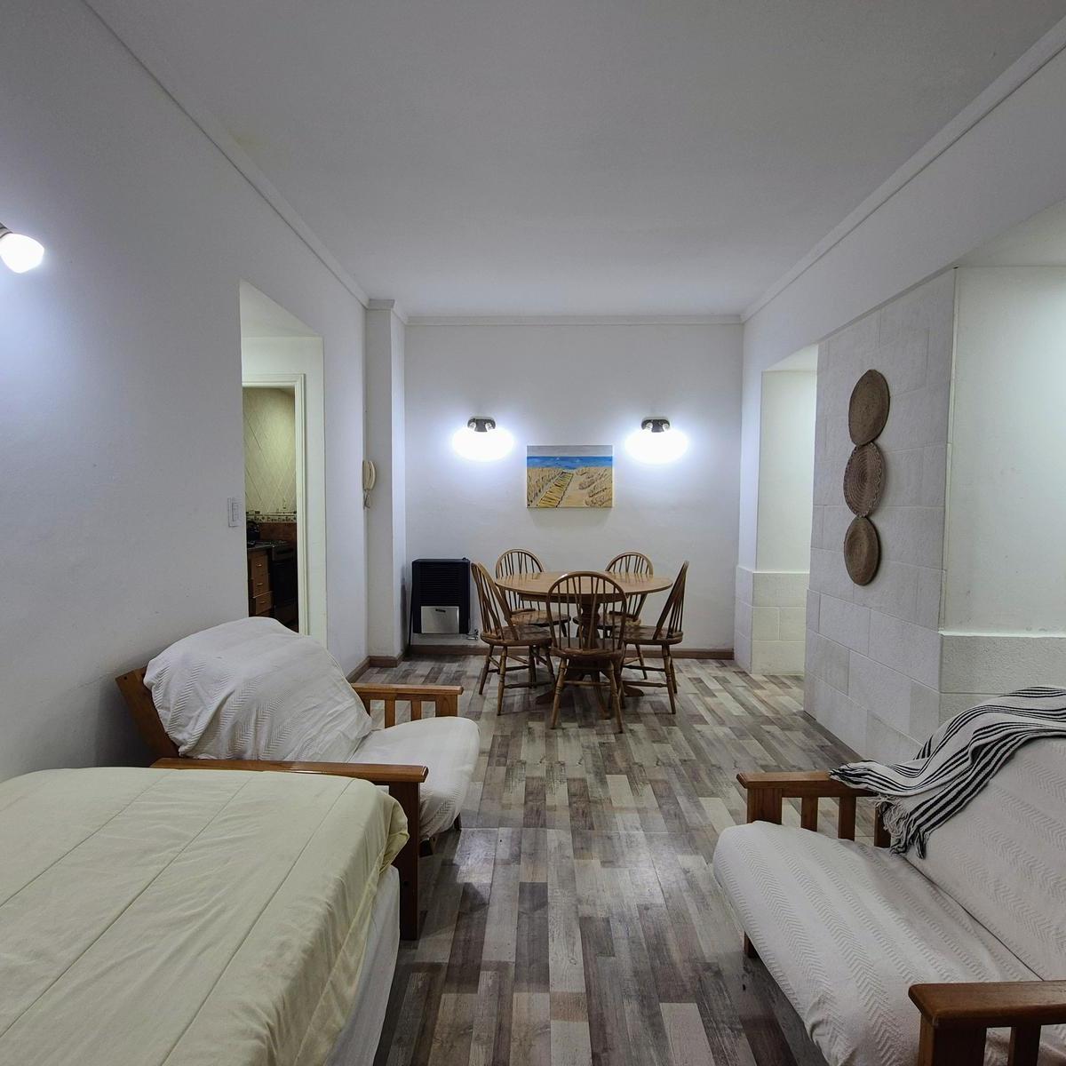Depto 3 amb interno con 2 baños en Plaza Colón