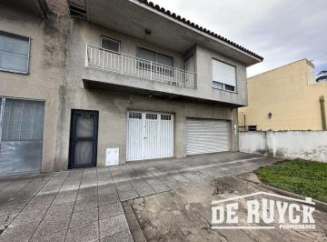 Local comercial · 195m² · 3 Ambientes · Local con Vivienda en Camino General Belgrano
