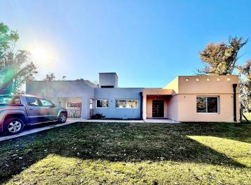 Casa · 158m² · 4 Ambientes · 2 Cocheras · Casa 4 Amb Suite Pileta Parque de 2000 m² Lujan