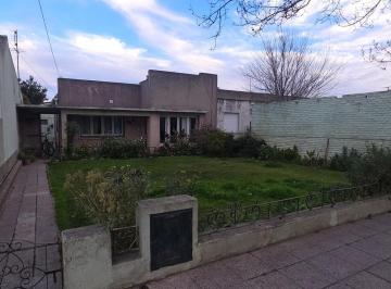 Casa · 70m² · 2 Dormitorios · Venta Casa Americana de 3 Ambientes en Excelente Ubicacion.