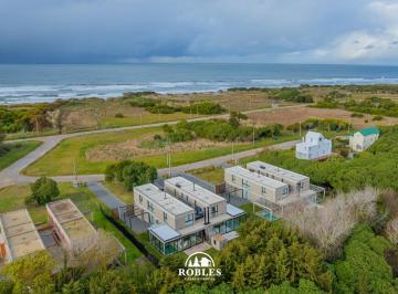 Casa · 215m² · 4 Ambientes · Complejo de Seis Casas Estilo Moderno en El Barrio Tipantu