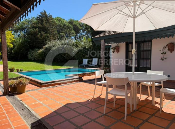 Casa · 1066m² · 4 Dormitorios