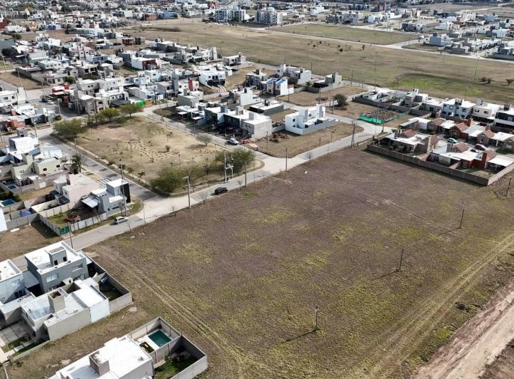 Terreno · 2565m²