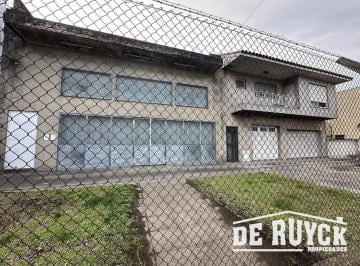 Bodega-Galpón · 498m² · 6 Ambientes · Galpón + Local Sobre 2 Lotes + Vivienda