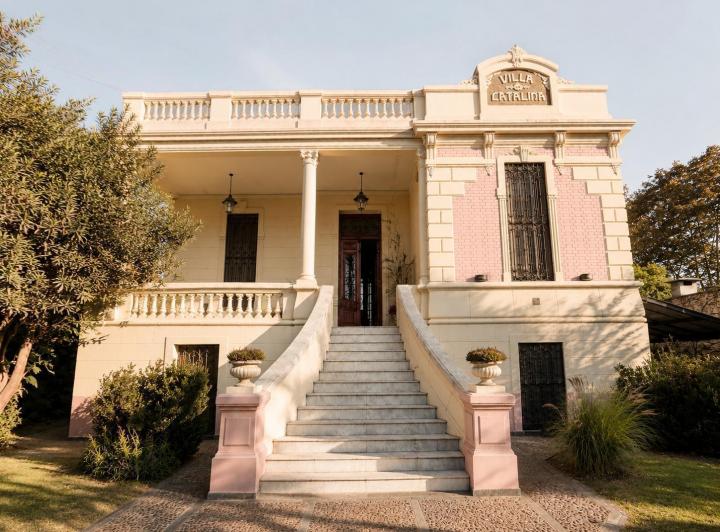 Casa · 330m² · 10 Ambientes · 3 Cocheras