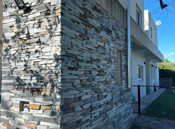 Casa · 322m² · 4 Ambientes · 4 Cocheras · Gran Casa en 2 Plantas y Amplio Terreno