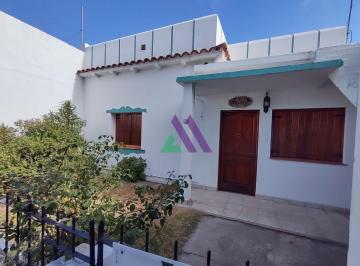 Casa de 4 ambientes, Miramar · Casa de Tres Dorm. y Dos Baños en Zona Céntrica. Miramar