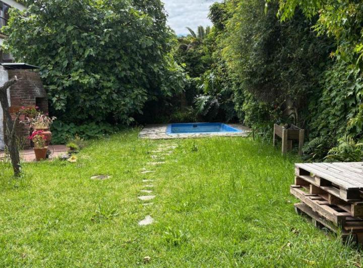 Casa · 210m² · 5 Ambientes · 1 Cochera