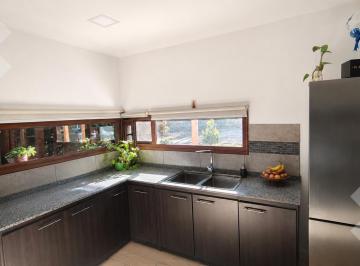 Casa · 151m² · 4 Ambientes · 3 Cocheras · Venta Casa Nivel Gerencial en B° Privado Finca Villa Muluen, Plottier