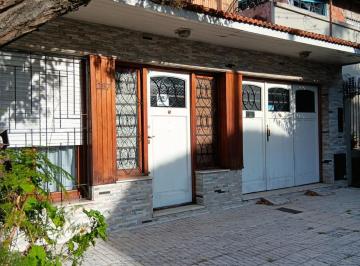 Casa · 111m² · 4 Ambientes · 1 Cochera · Casa en Venta de 4 Ambientes en Quilmes