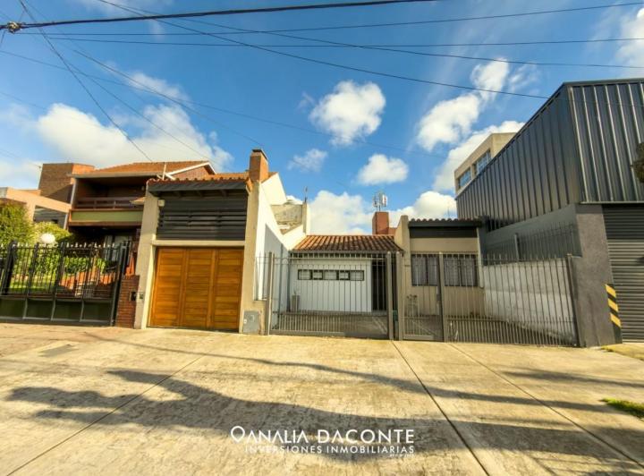 Casa · 140m² · 4 Ambientes · 2 Cocheras