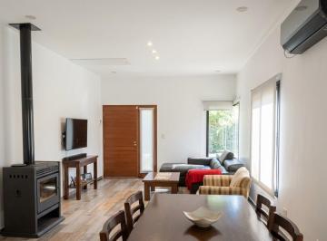 Casa · 130m² · 4 Ambientes · 4 Cocheras · Casa a La Venta, 3 Dorm, Jardin y Pileta en Ayres