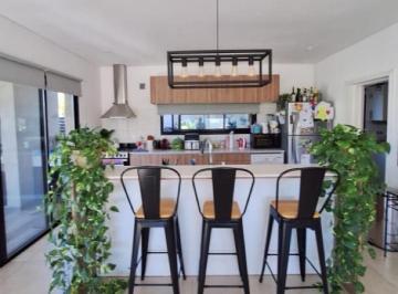 Casa · 160m² · 4 Ambientes · Casa - Santa Lucia