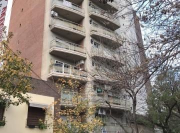 Departamento · 40m² · 2 Ambientes · Semipiso. Dos Balcones. Cocina Independiente. Pisos Madera