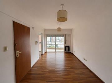 Departamento · 40m² · 2 Ambientes · Semipiso. Dos Balcones. Cocina Independiente. Pisos Madera