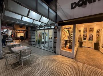 Local comercial · 87m² · Excelente Local con Frente Vidriado Sobre Calle Centrica