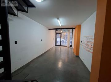 Local comercial · 26m² · 1 Ambiente · Excelente Local Comercial Al Frente con Entre Piso