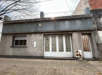 Casa · 173m² · 4 Ambientes · 1 Cochera · Venta Casa de 2 Dorm. a Reciclar en Barrio Belgrano