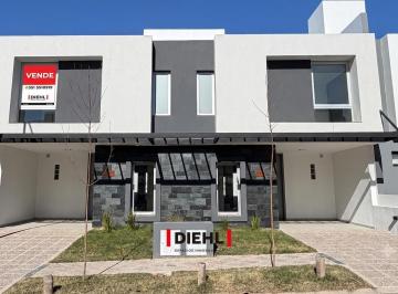 Casa · 122m² · 4 Ambientes · 1 Cochera · Dúplex a Estrenar de 3 Dorm. en Miradores de Manantiales I