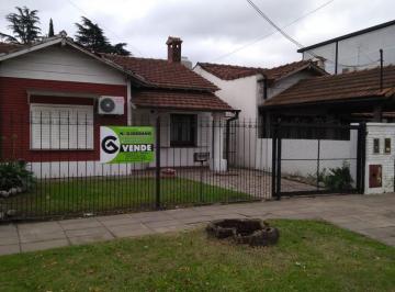 Casa · 400m² · 5 Ambientes · 1 Cochera · Hermosa Propiedad con Departamento Al Fondo Sobre Calle Sarmiento Entre Nemesio Alvarez y Rivadavia