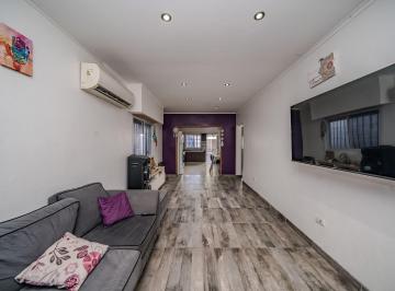 Casa · 136m² · 3 Ambientes · 1 Cochera · Venta Casa 3 Amb Quincho y PH 2 Amb Wilde
